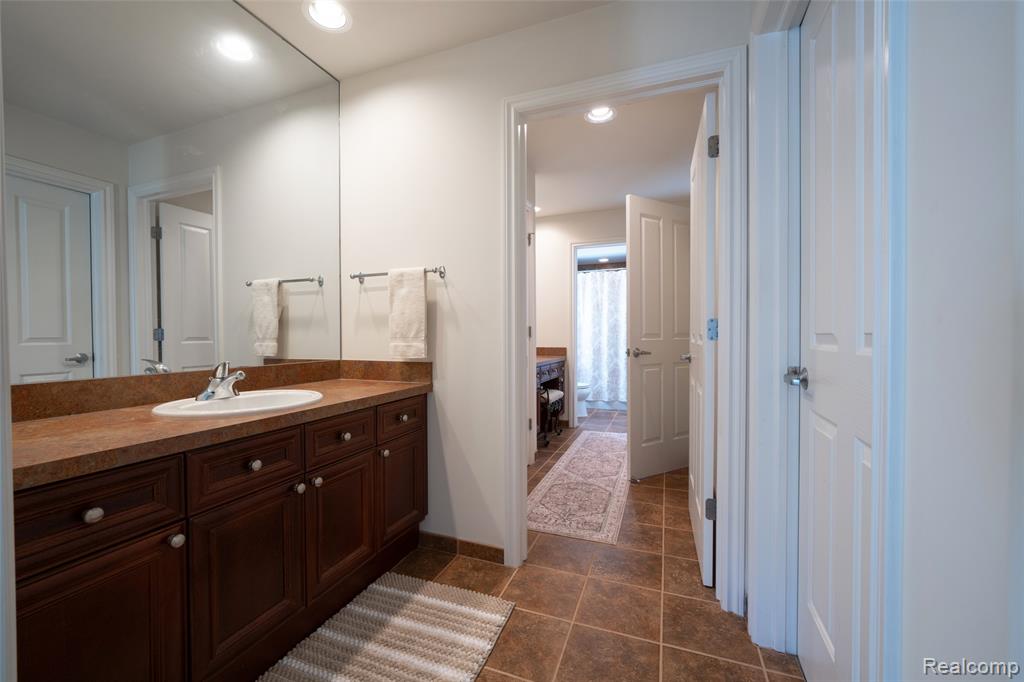 4502 Forest Edge Lane, West Bloomfield, MI 48323 — Photo 45