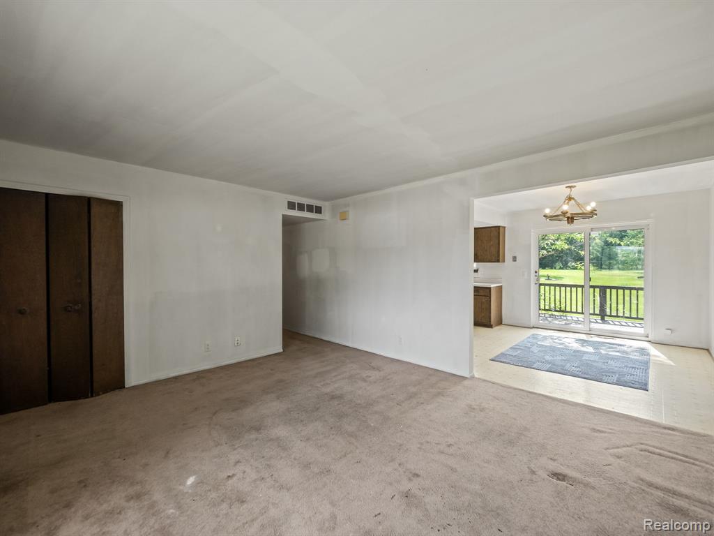43667 DEQUINDRE Road, Troy, MI 48085 — Photo 10