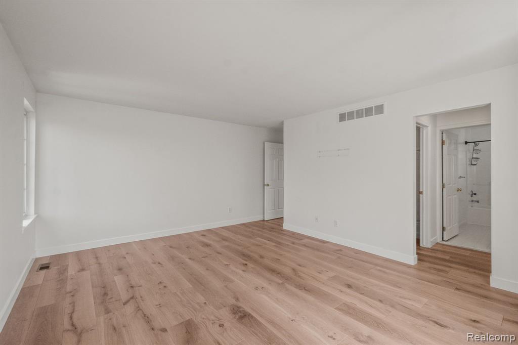 7870 GREENE FARM Drive, Ypsilanti, MI 48197 — Photo 19