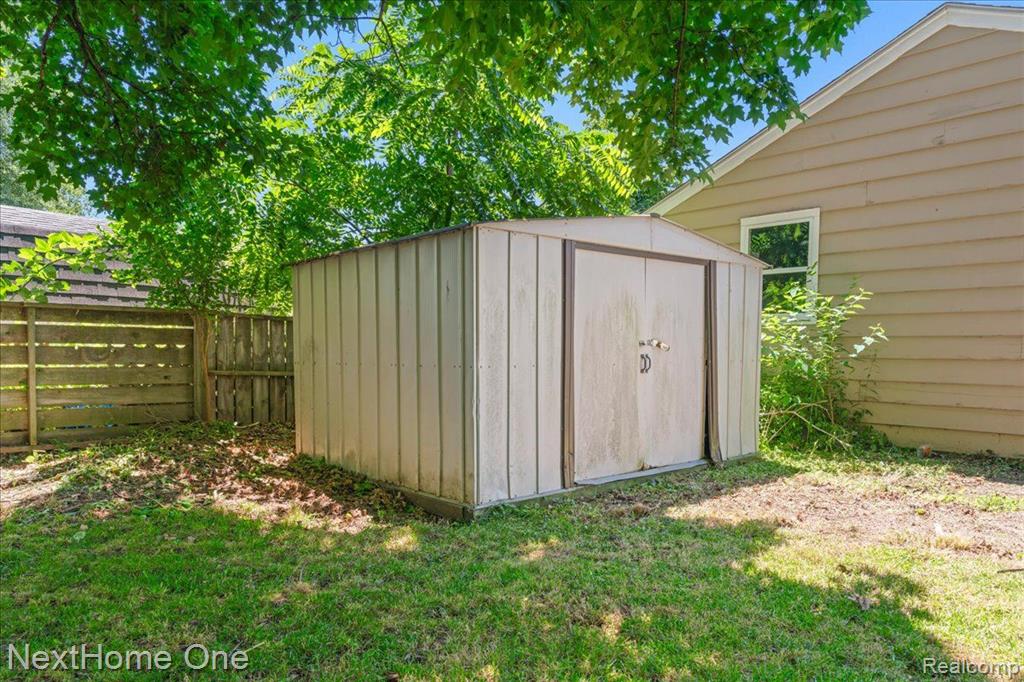 418 N HOWARD, Webberville, MI 48892 — Photo 17