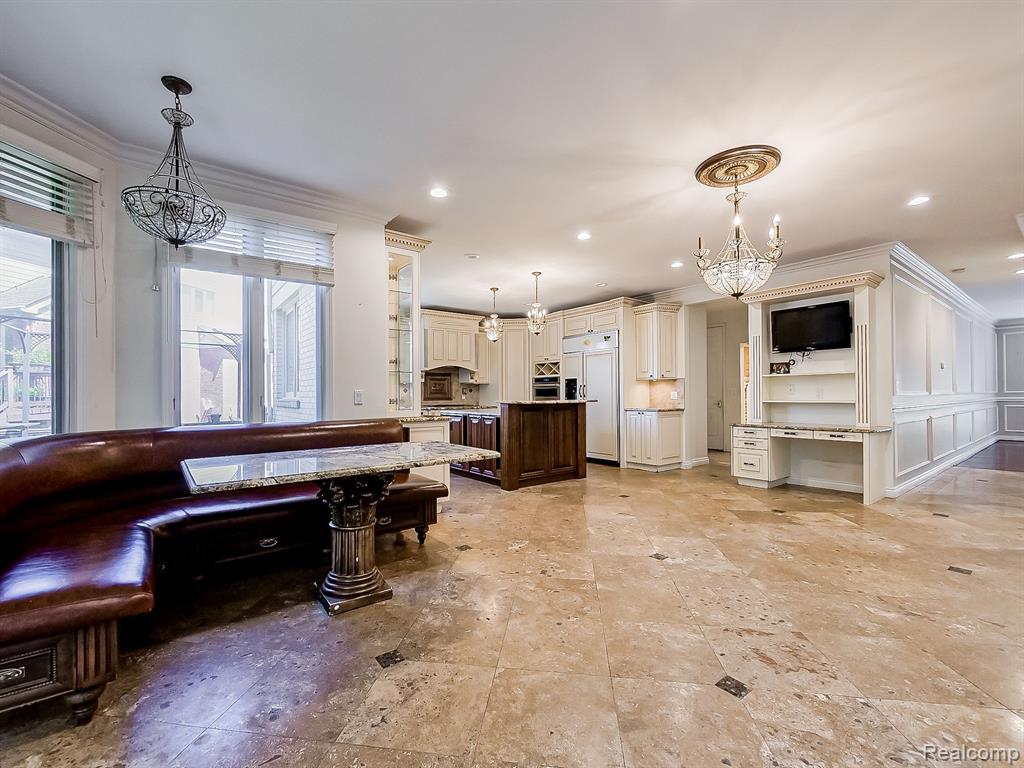 5570 HAMPSHIRE Drive, West Bloomfield, MI — Photo 18