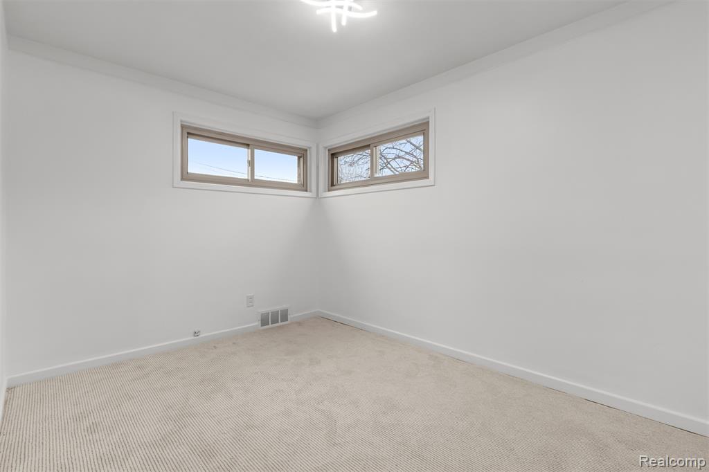 8895 Lenore Ave, Redford, MI 48239 — Photo 20
