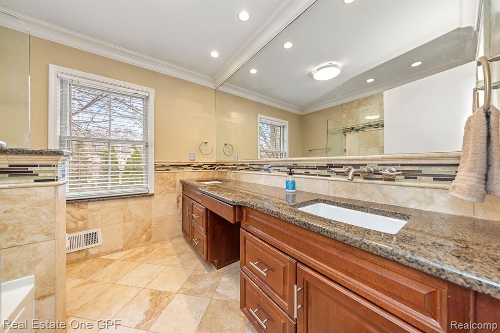 6 ELMSLEIGH Lane, Grosse Pointe, MI 48230 — Photo 34