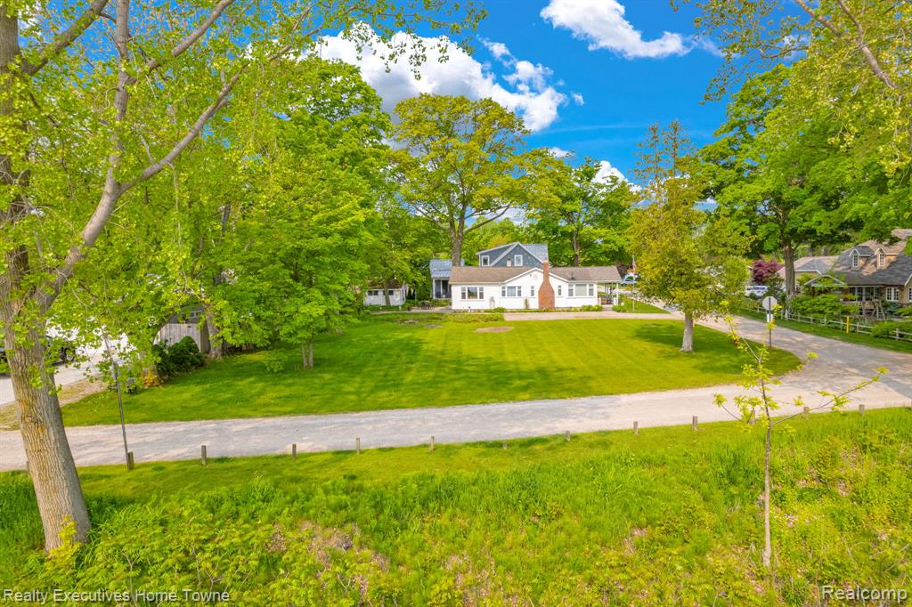 7102 Lakeview Drive, Lexington, MI 48450 — Photo 5