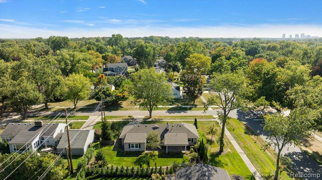 16276 Amherst Avenue S, Beverly Hills, MI 48025 — Photo 32