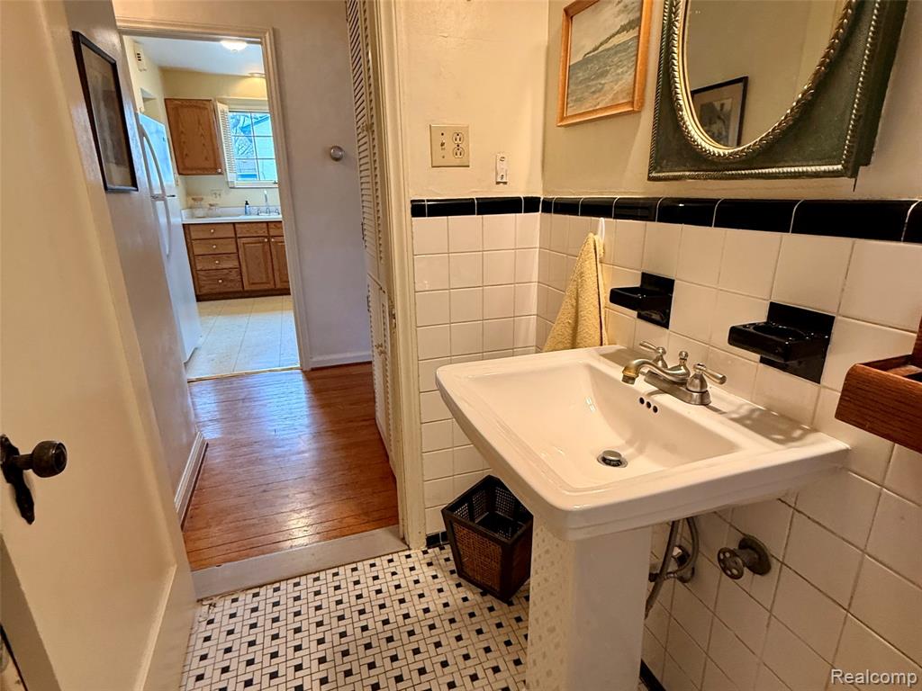 9900 Cranston Street, Livonia, MI 48150 — Photo 16