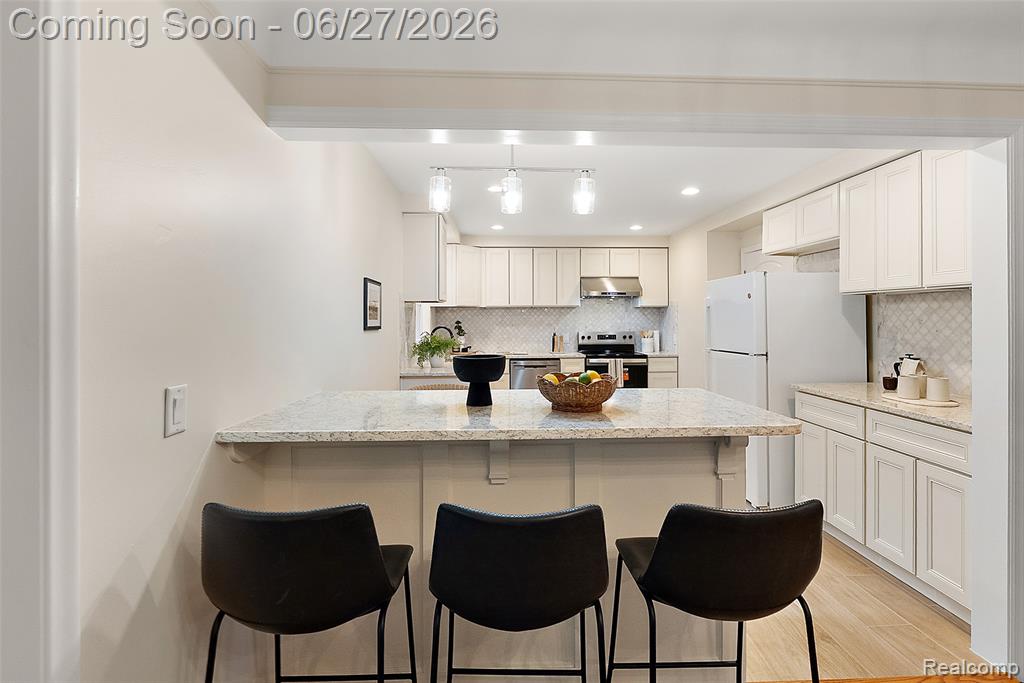 21235 River Road, Grosse Pointe Woods, MI 48236 — Photo 11