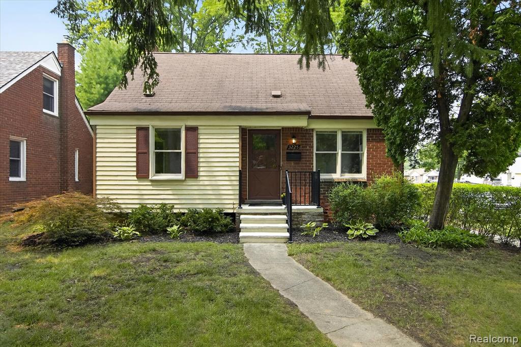3225 N Altadena Avenue, Royal Oak, MI 48073