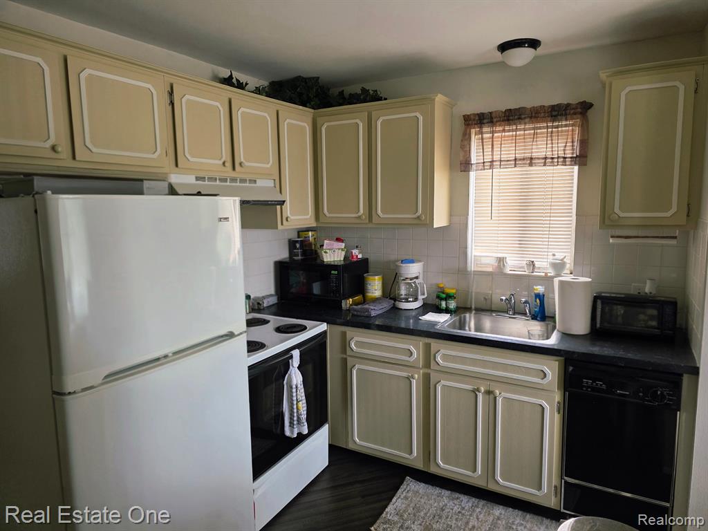 29364 HOOVER Road, Warren, MI 48093 — Photo 4