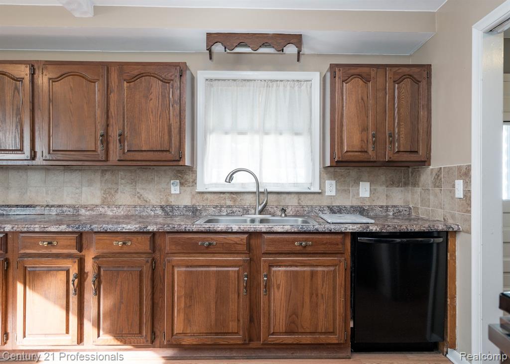 46759 Waco Street, Shelby Twp, MI 48317 — Photo 12