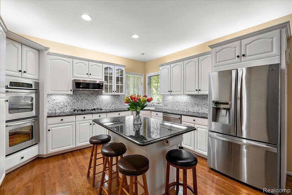 53629 WAYBURN Court, Utica, MI 48315 — Photo 13