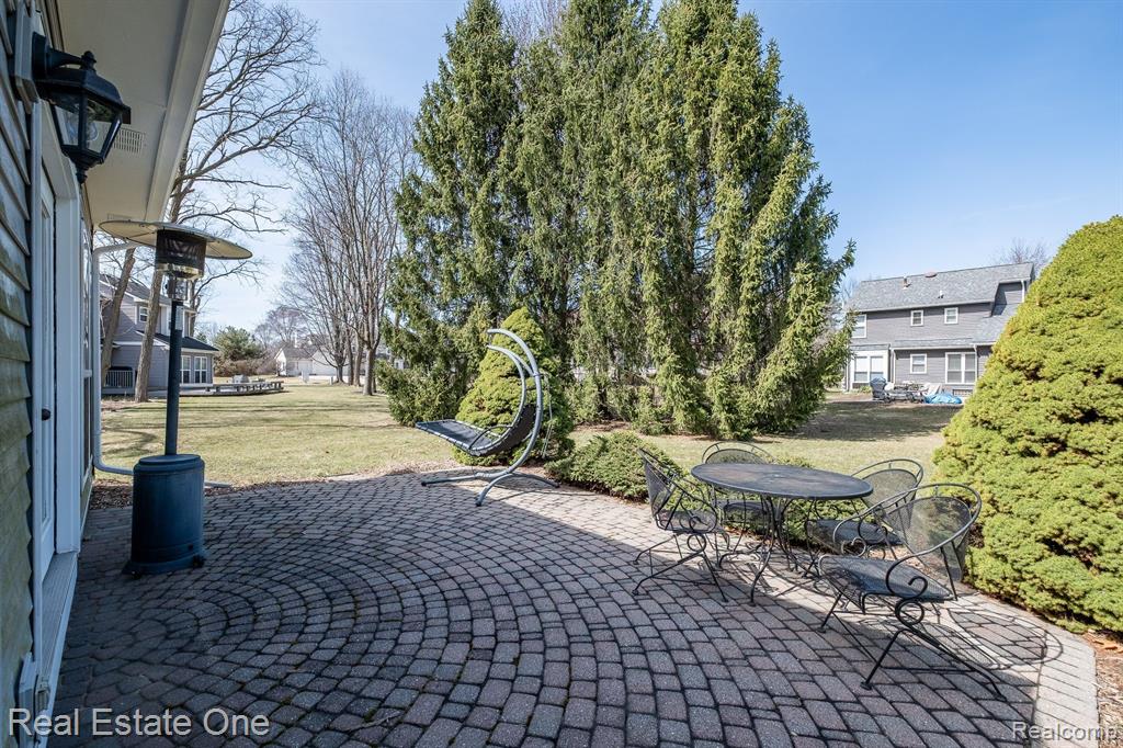 7265 WILLOW OAK Drive, West Bloomfield, MI 48324 — Photo 35