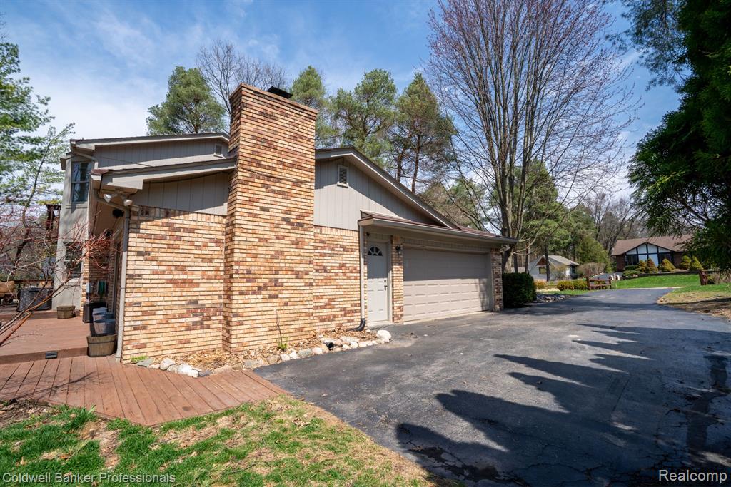 8177 FAWN VALLEY Drive, Clarkston, MI 48348 — Photo 32