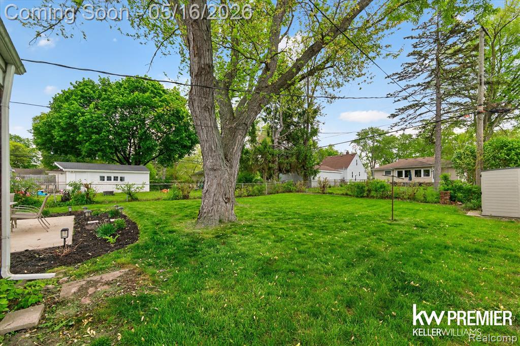 23260 Oneida Street, Oak Park, MI 48237 — Photo 26