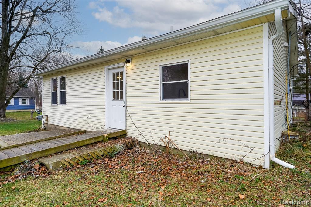 935 MCCLELLAN Street, Lake Orion, MI 48362 — Photo 4