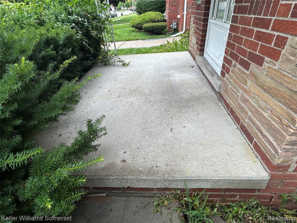 18573 Elkhart Street, Harper Woods, MI 48225 — Photo 6