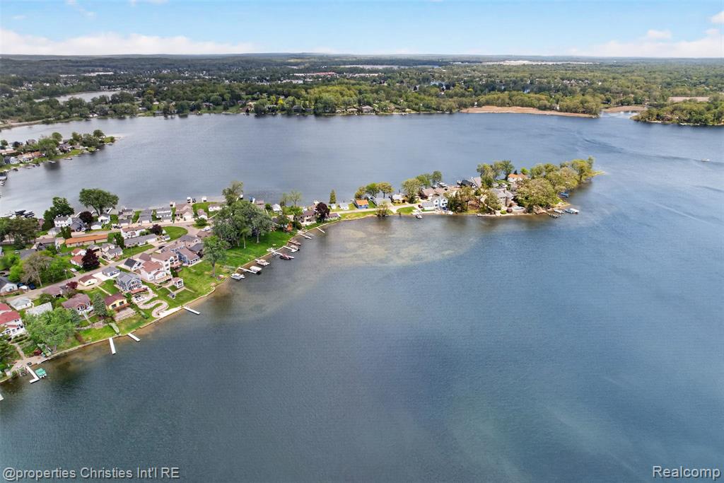 10219 Lakeside Drive, White Lake, MI — Photo 44