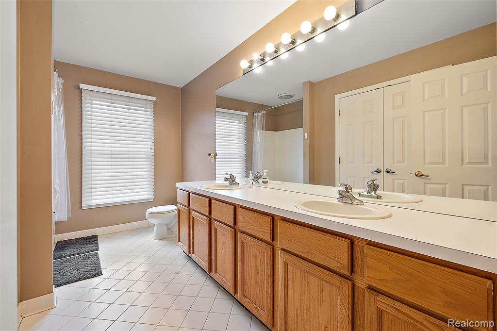 5699 Applegrove Drive, West Bloomfield, MI 48324 — Photo 24