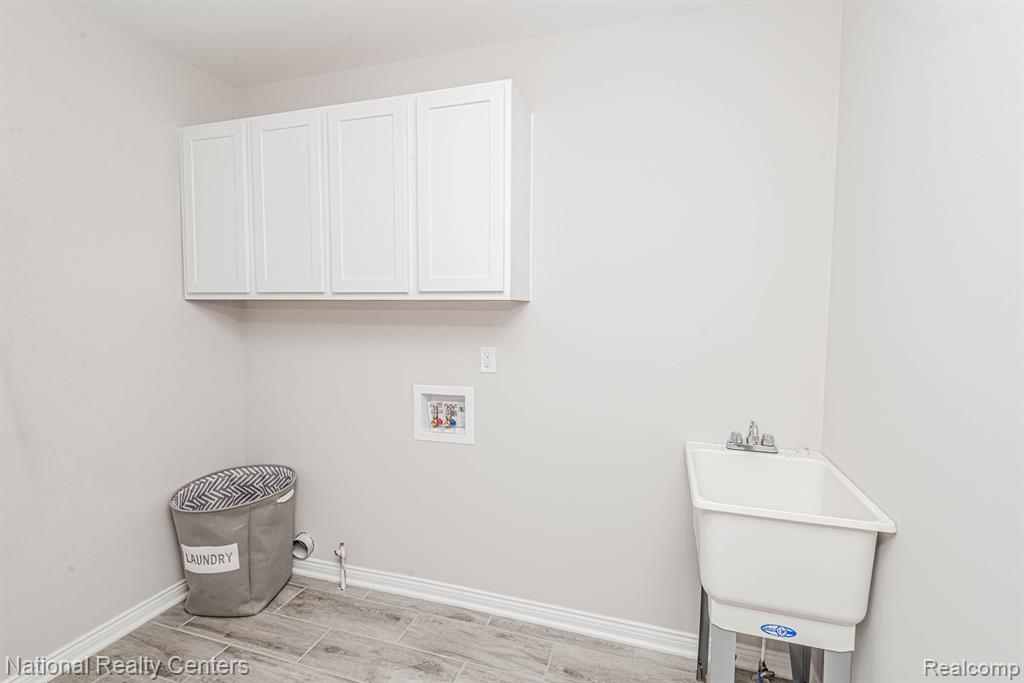 7670 Maple Ridge Court, Clarkston, MI — Photo 42