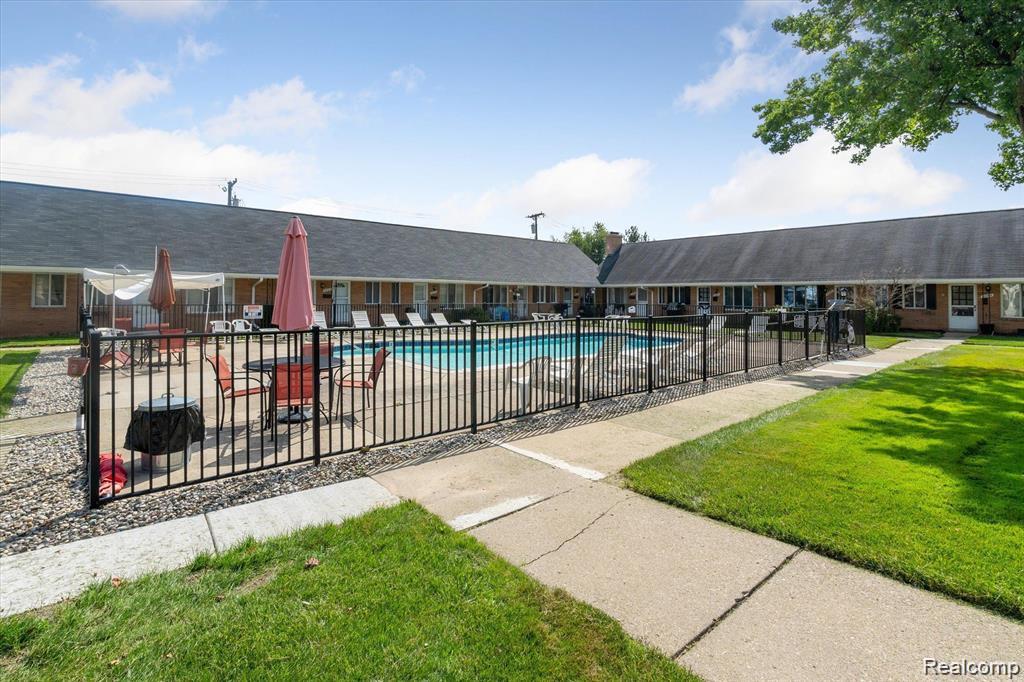 8203 Huntington Street, 16, Westland, MI — Photo 9