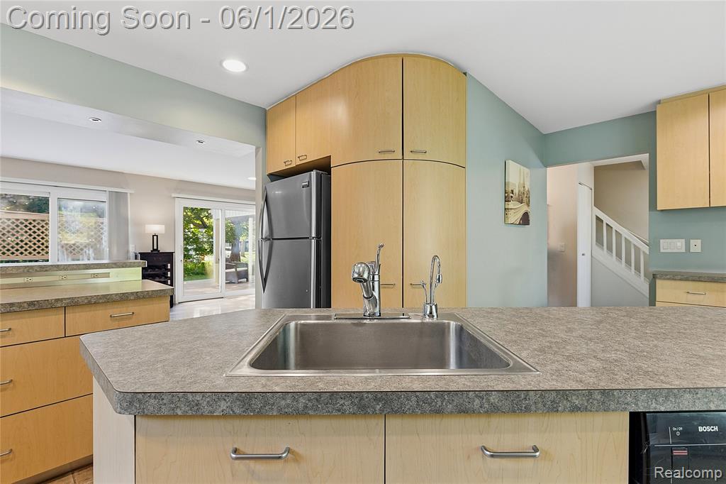 5389 Fox Ridge Circle, West Bloomfield, MI — Photo 12