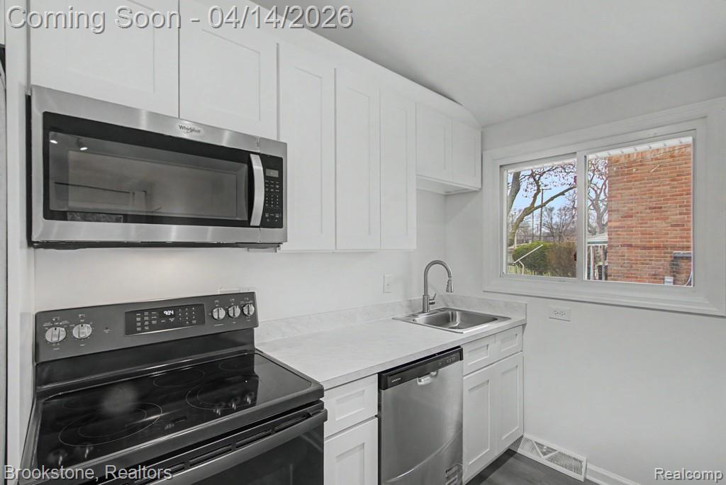 29242 Shirley Avenue, Madison Heights, MI 48071 — Photo 16