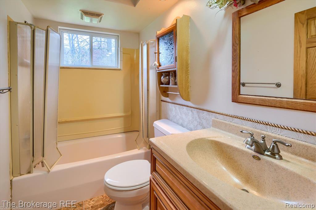 9370 Vienna Road, Otisville, MI 48463 — Photo 21