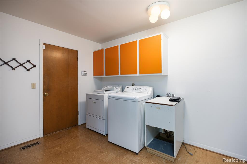 19646 Wilshire Boulevard, Beverly Hills, MI 48025 — Photo 14