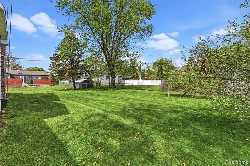 604 Luce Avenue, Flushing, MI 48433 — Photo 38