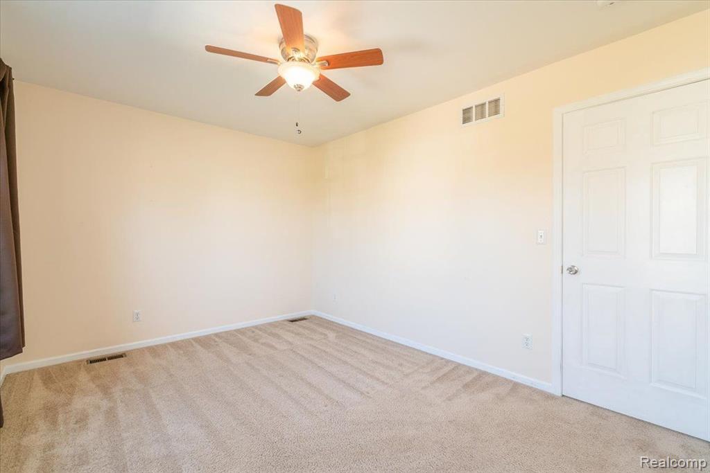 9429 MADISON Drive, Belleville, MI 48111 — Photo 19