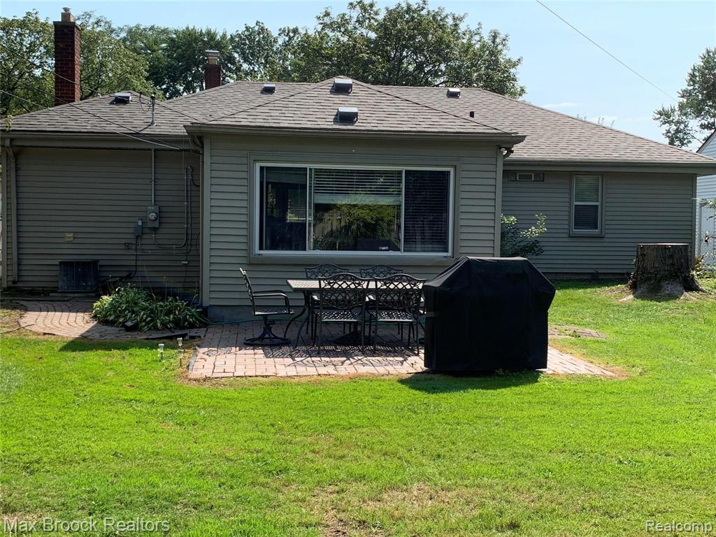 4412 BERKSHIRE Road, Royal Oak, MI 48073 — Photo 14