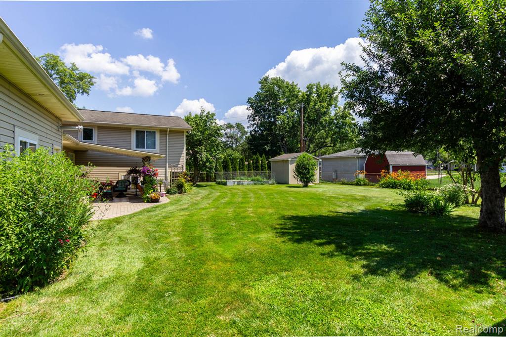6345 Lanman Drive, Waterford, MI 48329 — Photo 41