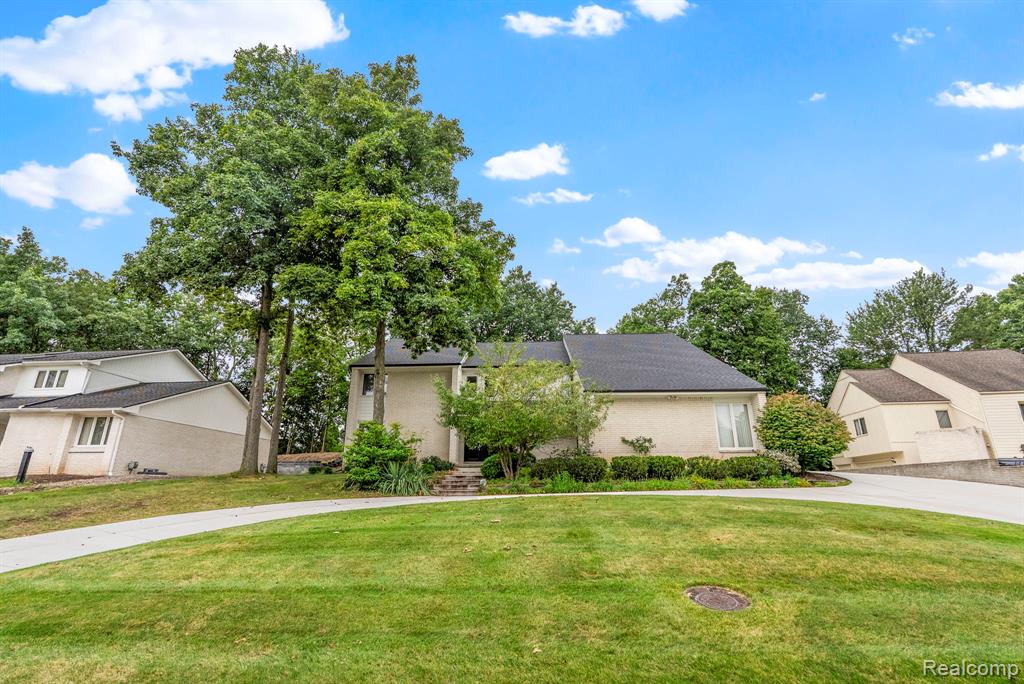 5322 Pond Bluff Drive, West Bloomfield, MI 48323 — Photo 3