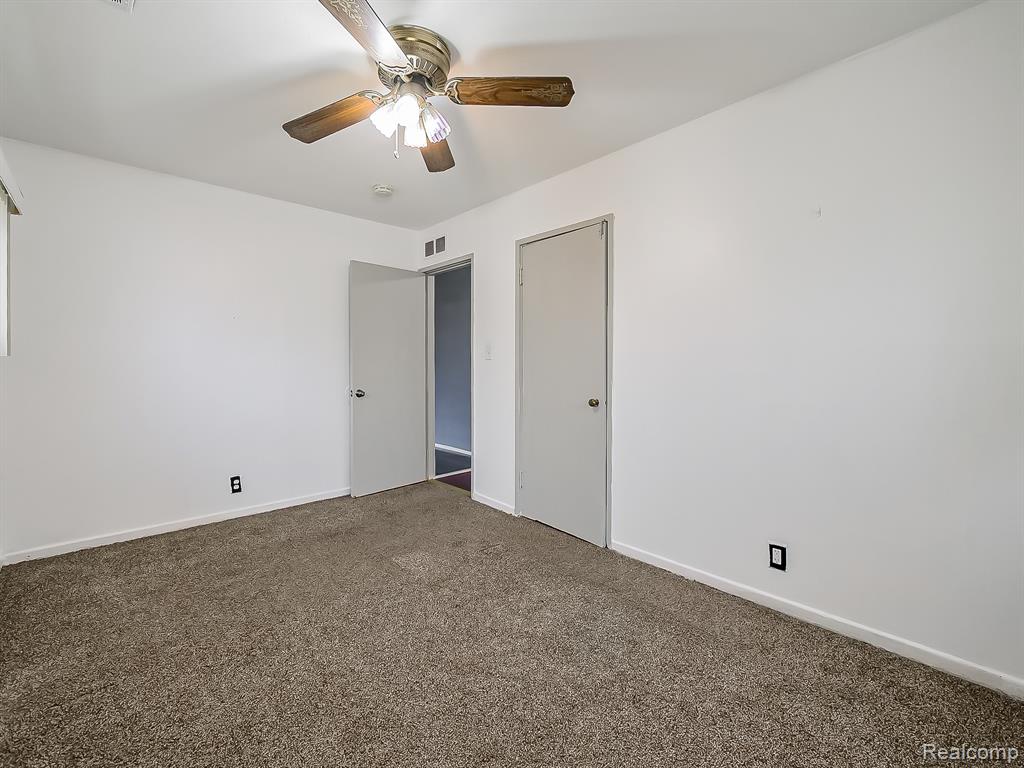 948 E Kalama Avenue, Madison Heights, MI 48071 — Photo 17