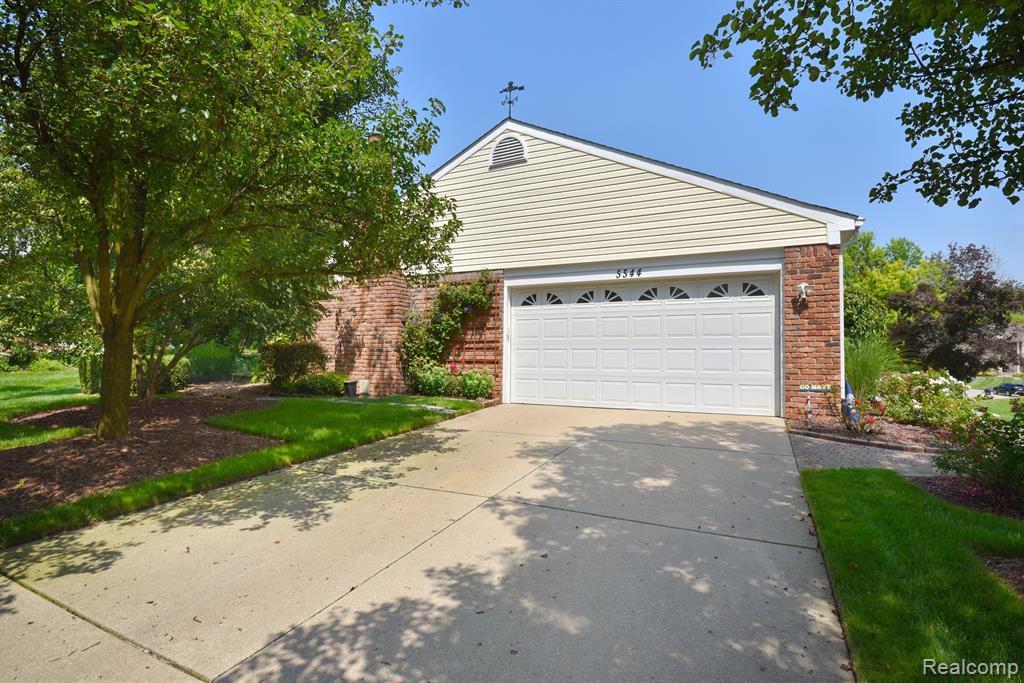 5544 WHITE HALL Circle, West Bloomfield, MI 48323 — Photo 40