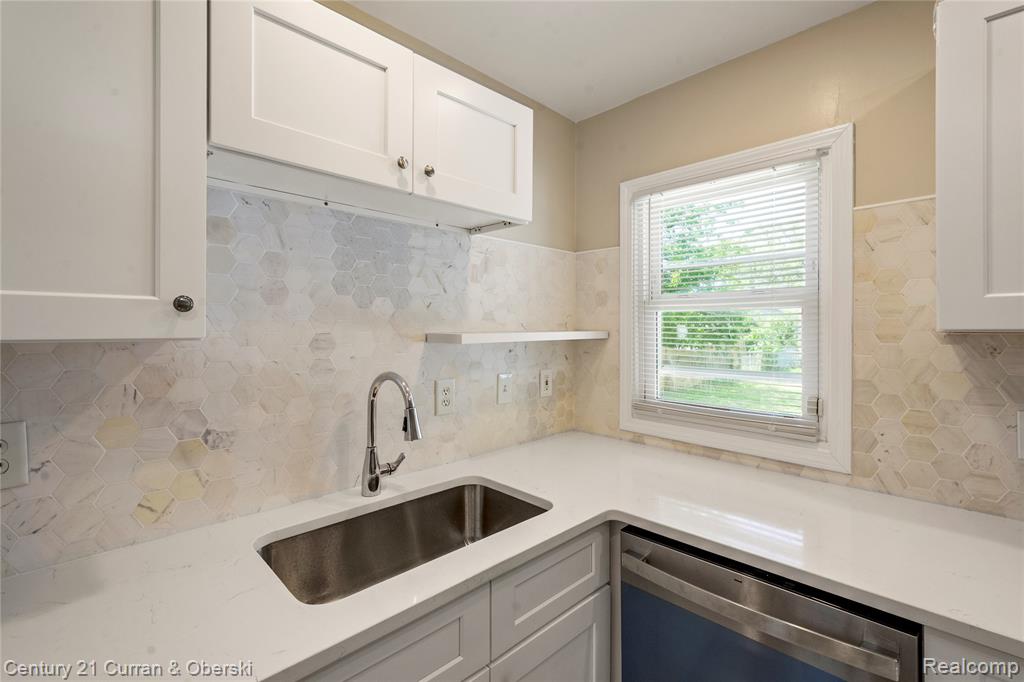 5378 Weddell Street, Dearborn Heights, MI 48125 — Photo 8