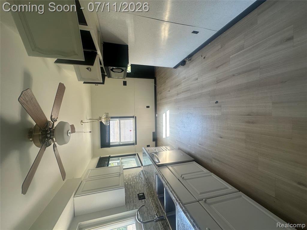 8315 Arnold Street, Dearborn Heights, MI 48127 — Photo 16