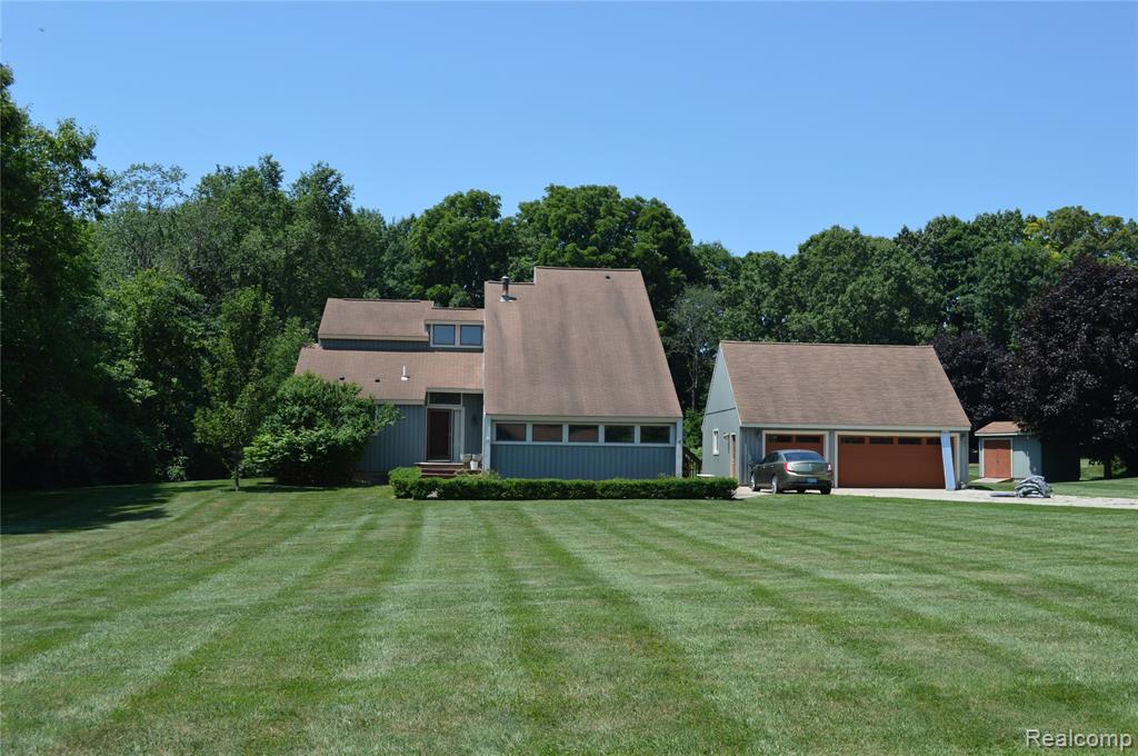 10055 Walnut Hill Drive, Davisburg, MI 48350