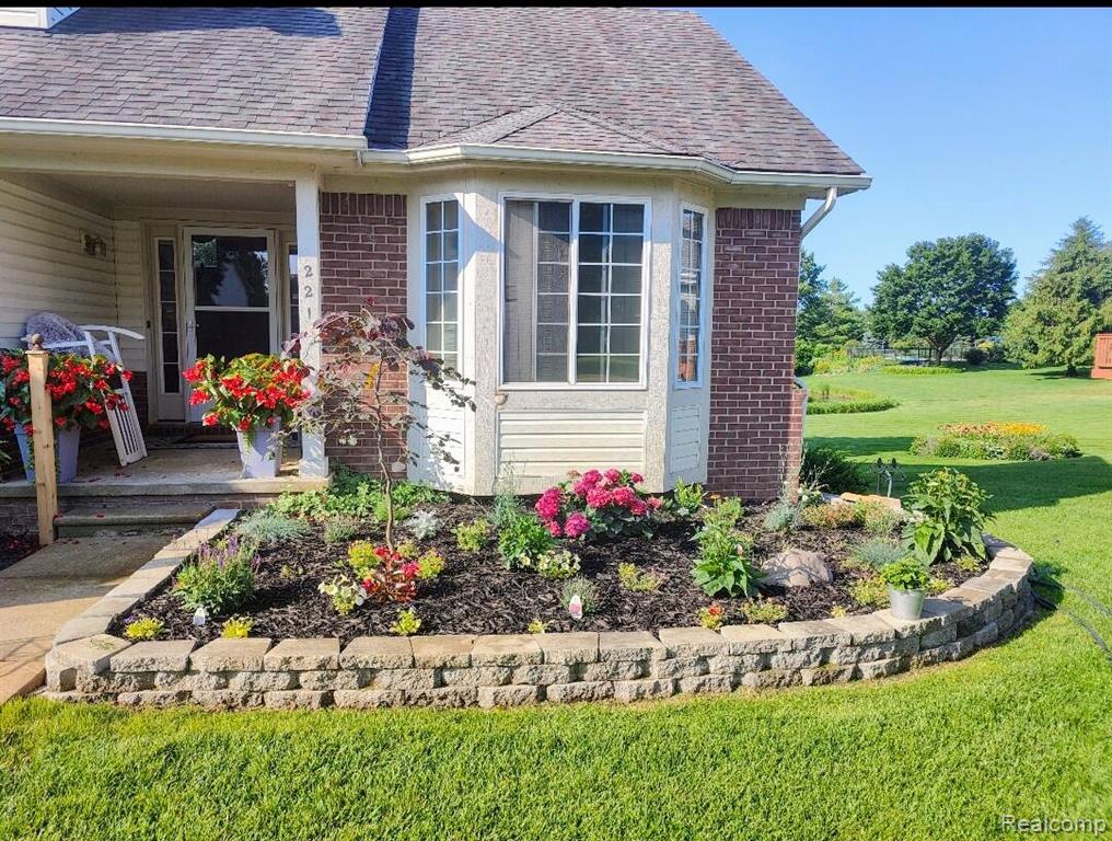 221 Maplewood Drive, 28, Clarkston, MI 48348 — Photo 3