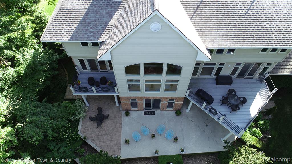 9945 ROLLING GREENS Drive, Pinckney, MI 48169 — Photo 2
