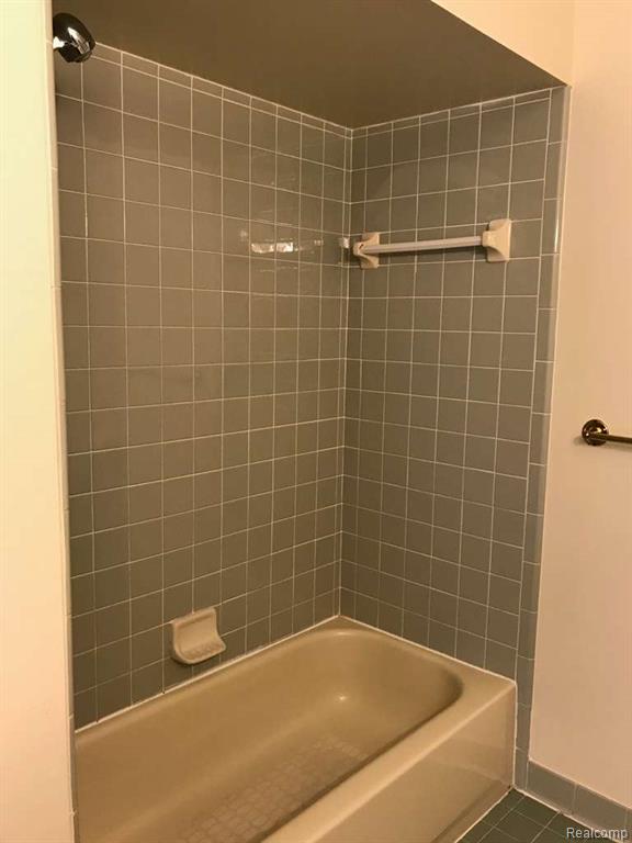 7782 Watford Drive, West Bloomfield, MI — Photo 22