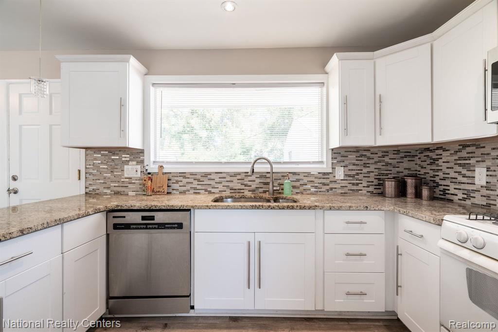 40960 MOORINGSIDE, Novi, MI — Photo 11