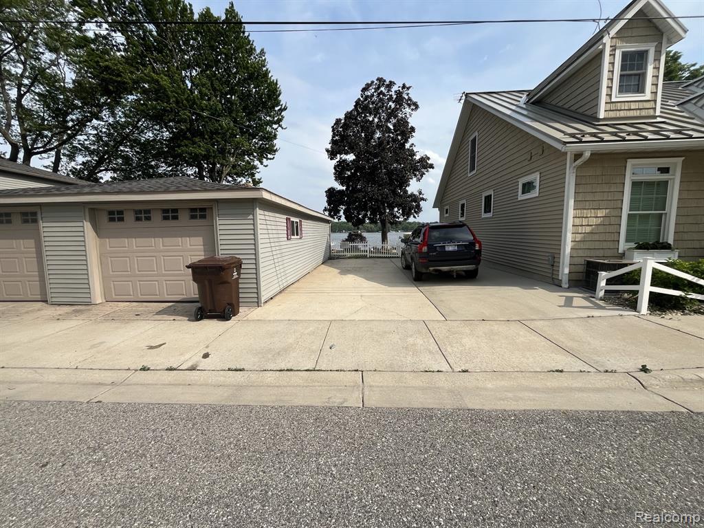 1138 Lakeview Drive, Lake Odessa, MI 48849 — Photo 2