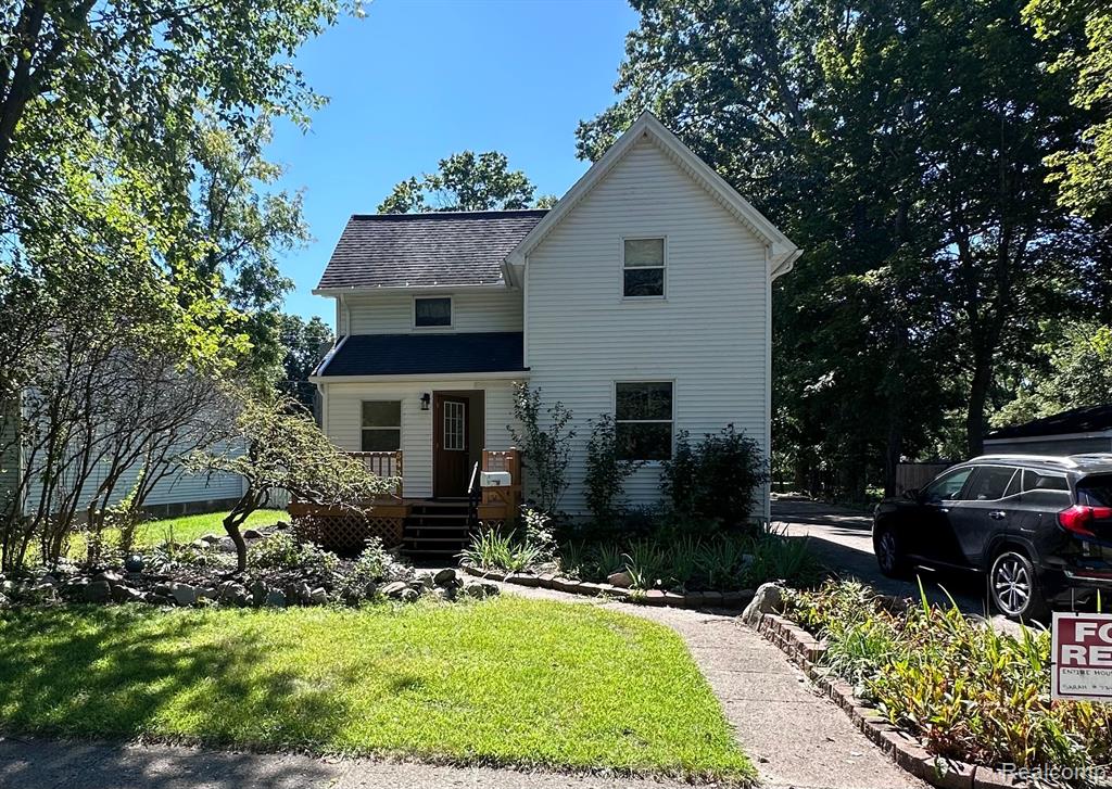543 W MIDDLE Street, Chelsea, MI 48118 — front exterior