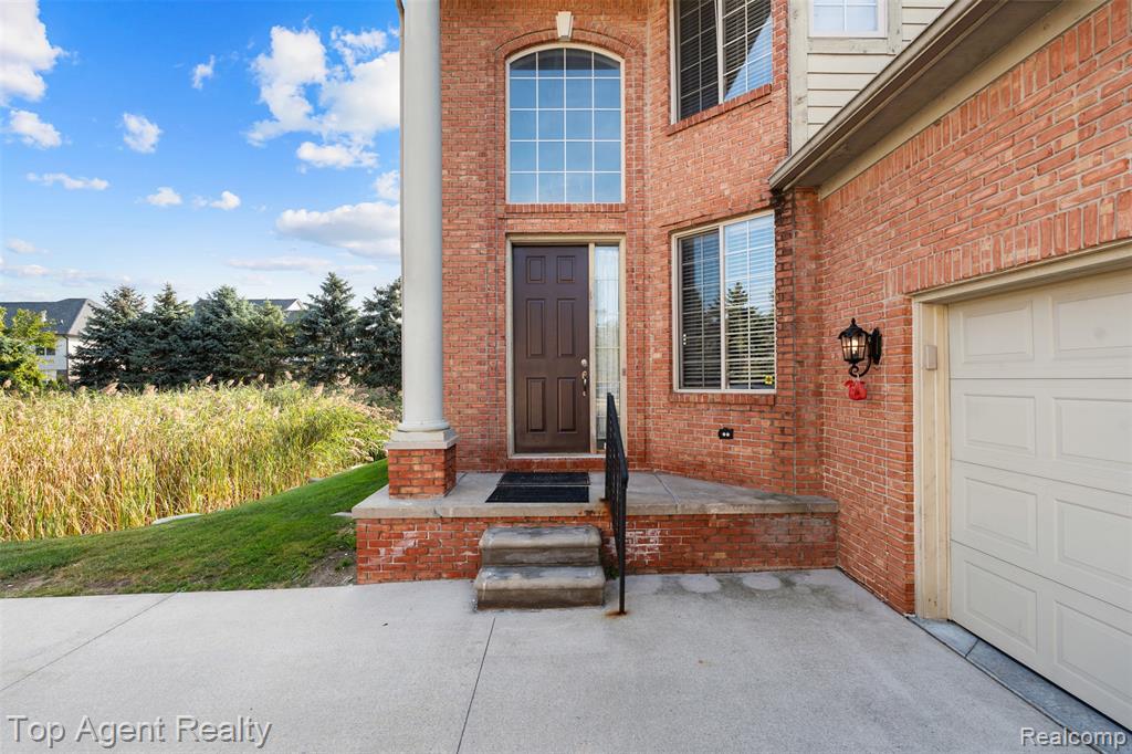 1066 Lorenzo Court, Troy, MI 48085 — Photo 38