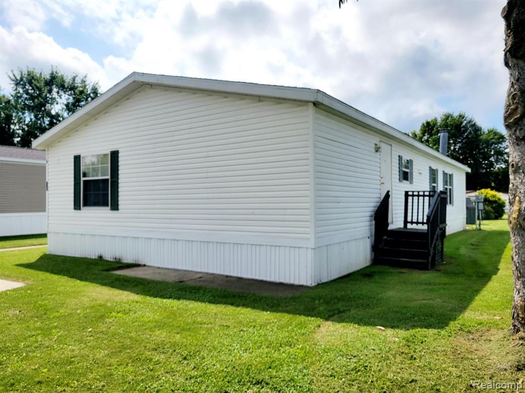 93 Woodcrest Drive, Swartz Creek, MI 48473 — Photo 19