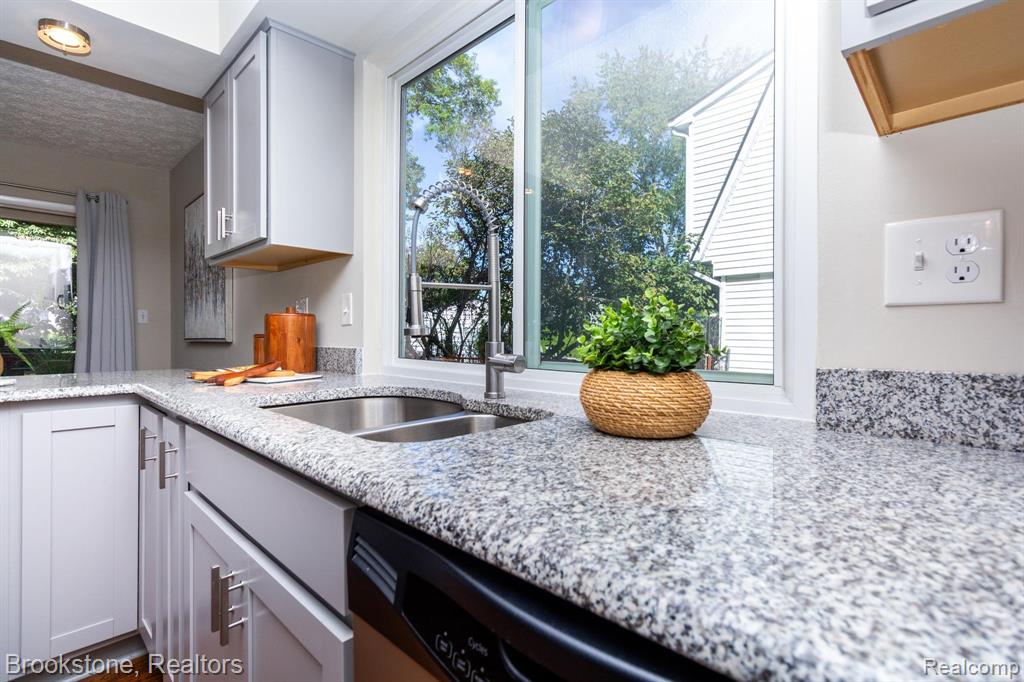 4335 Cypress Drive, Troy, MI 48085 — Photo 15