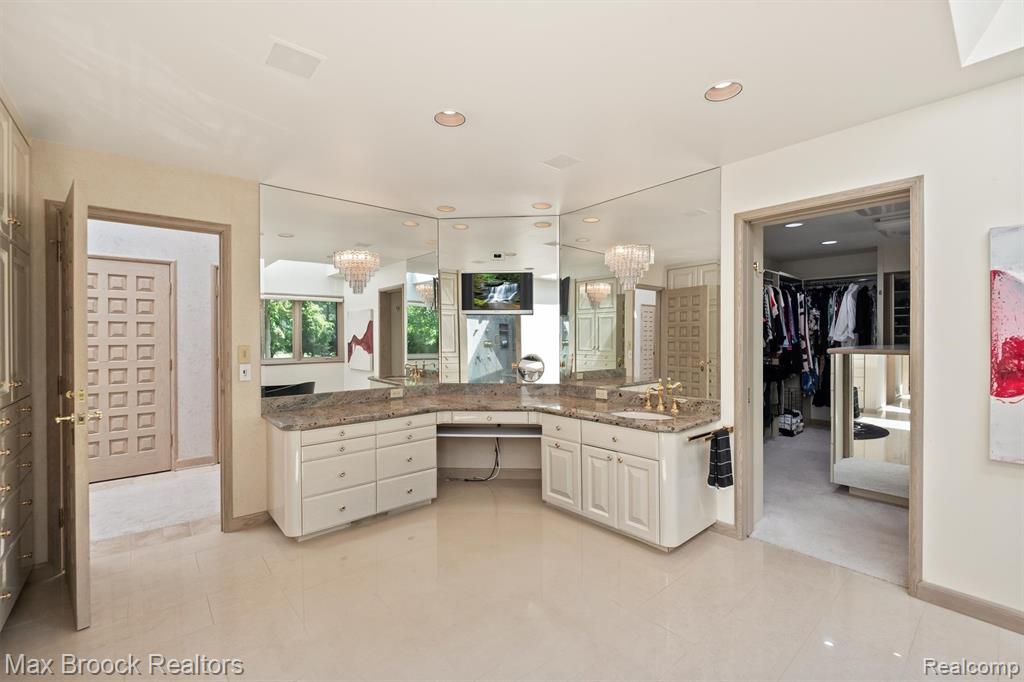 3333 W Shore Drive, Orchard Lake Village, MI 48324 — Photo 44