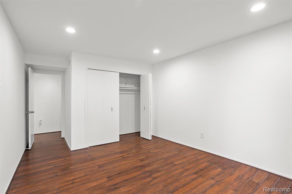 37161 DEER RUN Drive, Farmington Hills, MI 48331 — Photo 18