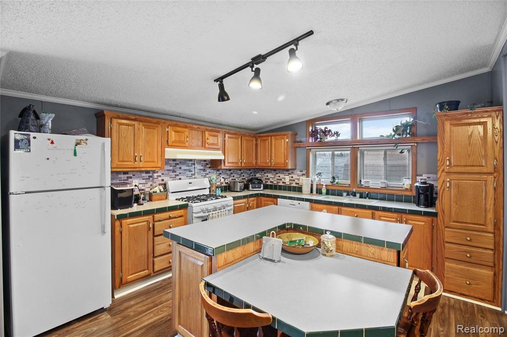 2351 Hiddenview Drive, Newport, MI 48166 — Photo 10